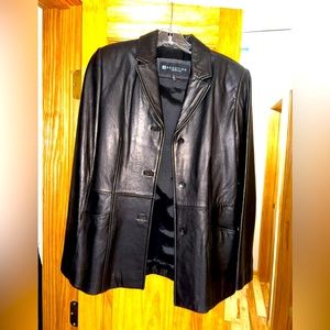 Kenneth Cole real leather jacket, size SMALL.